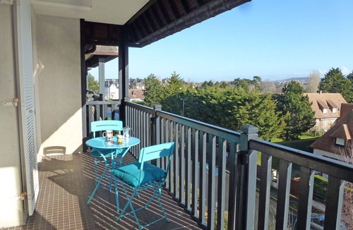 Benerville-sur-Mer Apartment | Cosy apartment for 4 guests with WIFI, TV, balcony and panoramic view