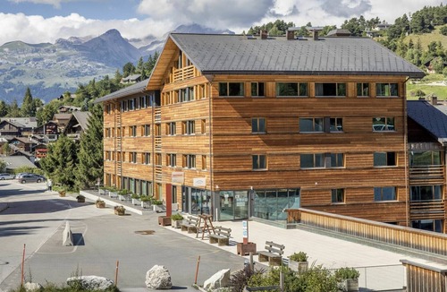 Vercorin Apartment | Cosy apartment for 4 guests with WIFI, hot tub, TV, pets allowed and parking