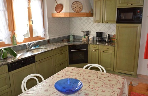 Gstaad Apartment | Cosy apartment for 4 guests with WIFI, TV and pets allowed