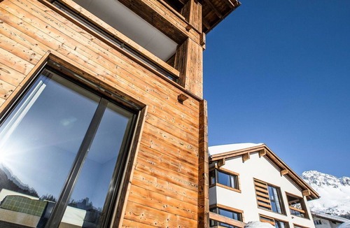 Parpan Apartment | Cosy apartment for 4 guests with WIFI, TV, balcony, pets allowed and parking