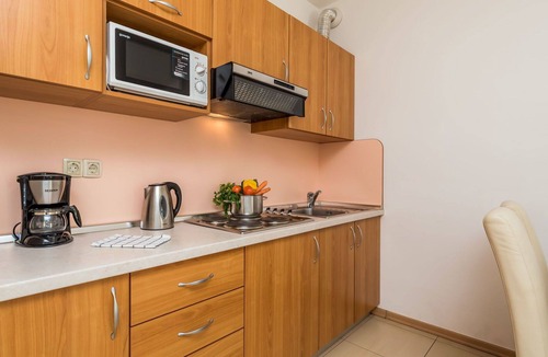 Rab Town Apartment | Cosy apartment for 4 guests with WIFI, A/C, pool, TV and patio
