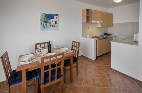 Klenovica Apartment | Cosy apartment for 4 guests with WIFI, A/C, pool, TV and terrace