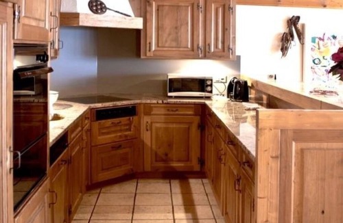 Saanen Apartment | Cosy apartment for 4 guests with WIFI, TV and balcony