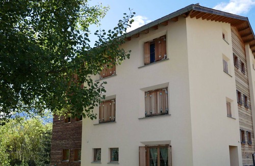 Samedan Apartment | Cosy apartment for 4 people with WIFI, TV, balcony and parking