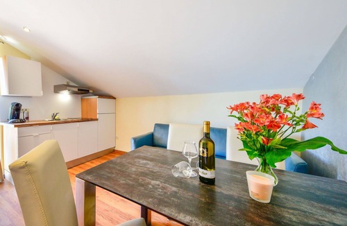 Sarsoni Apartment | Cosy apartment for 4 people with WIFI, A/C, pool, TV, patio and panoramic view