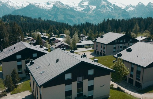 Mitloedi Apartment | Cosy apartment for 4 people with WIFI, TV, balcony, pets allowed and parking