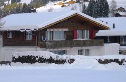 Adelboden Apartment | Cosy apartment for 4 people with WIFI, TV and balcony