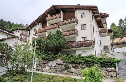Salouf Apartment | Cosy apartment for 4 people with WIFI, pool, TV, balcony, pets allowed and panoramic view