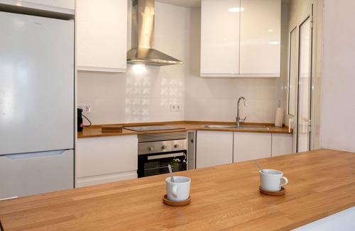 Cunit Apartment | Cosy apartment for 4 people with A/C, pool, WIFI, TV and balcony