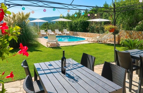 Rabac Apartment | Cosy apartment for 4 people with pool, WIFI, A/C, TV, terrace and pets allowed