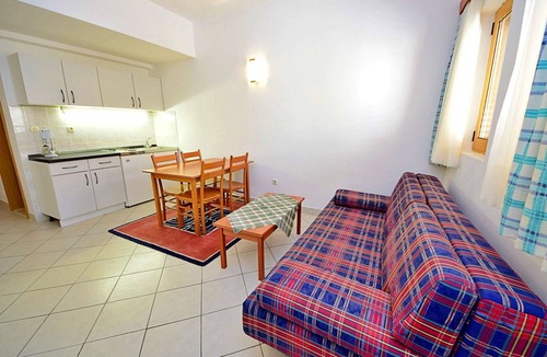 Stankovici Apartment | Cosy apartment for 4 people with WIFI, pool, A/C, terrace and pets allowed