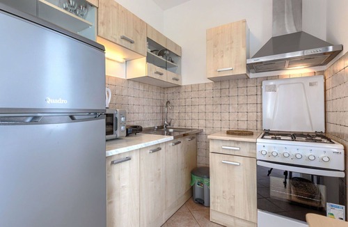 Novigrad Apartment | Cosy apartment for 4 people with A/C, WIFI, TV and terrace