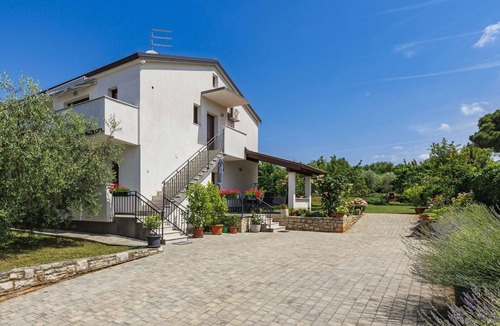 Novigrad Apartment | Cosy apartment for 4 people with A/C, WIFI, TV and terrace