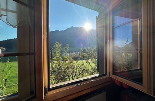 Frutigen Apartment | Cosy apartment for 5 guests with TV and balcony
