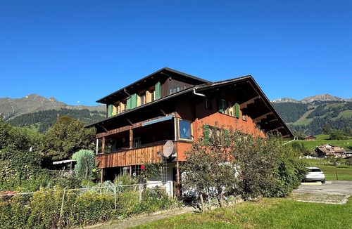 Frutigen Apartment | Cosy apartment for 5 guests with TV and balcony
