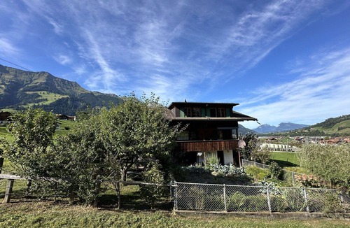 Frutigen Apartment | Cosy apartment for 5 guests with TV and balcony