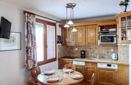 Le Tour Apartment | Cosy apartment for 5 guests with WIFI