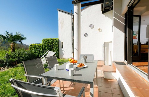 Sonvico Apartment | Cosy apartment for 5 guests with pool, WIFI, patio, pets allowed and panoramic view