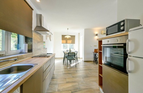Omisalj Apartment | Cosy apartment for 5 guests with A/C, WIFI, TV, terrace and pets allowed