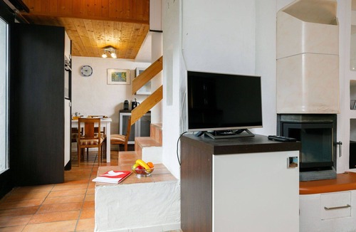 Capriasca Apartment | Cosy apartment for 5 people with WIFI, pool, TV, patio, pets allowed and panoramic view