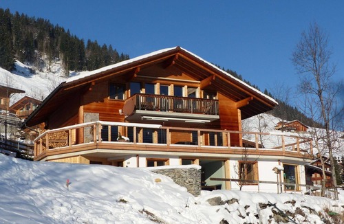 Lenk Apartment | Cosy apartment for 5 people with WIFI, TV, balcony and pets allowed