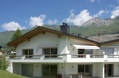 Valbella Apartment | Cosy apartment for 6 people with WIFI, TV and balcony