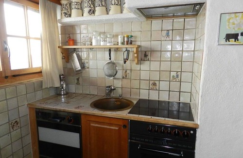 Saanenmoeser Apartment | Cosy apartment for 6 guests with WIFI, TV and balcony