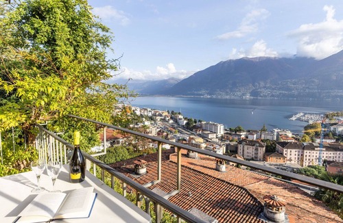 Muralto Apartment | Cosy apartment for 6 people with WIFI and balcony