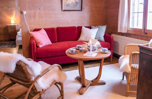 Saanenmoeser Apartment | Cosy apartment for 6 people with WIFI, patio, panoramic view and parking