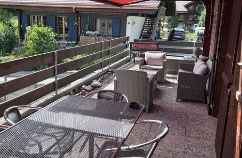 Saanen Apartment | Cosy apartment for 6 people with WIFI, TV, balcony and pets allowed