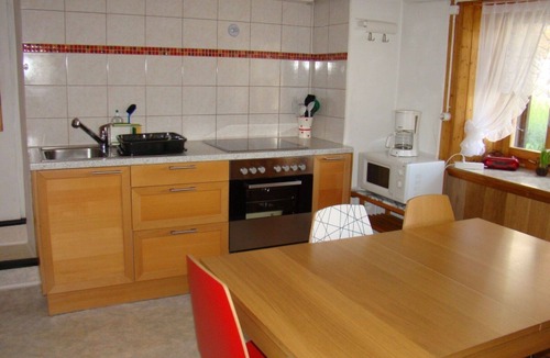 Sedrun Apartment | Cosy apartment for 7 people with TV, balcony and parking