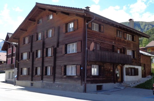 Sedrun Apartment | Cosy apartment for 7 people with TV, balcony and parking