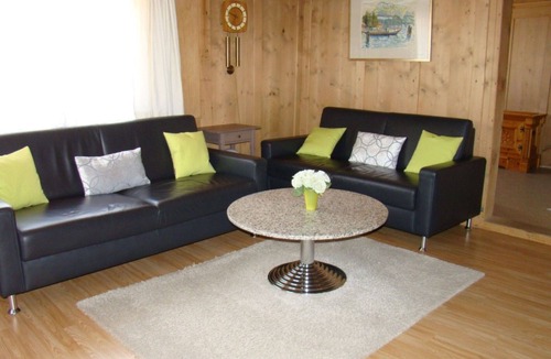 Sedrun Apartment | Cosy apartment for 7 people with TV, balcony and parking
