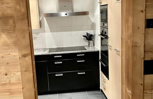 Saanenmoeser Apartment | Cosy apartment for 8 people with WIFI, TV and balcony