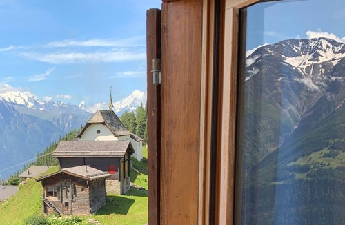 Bettmeralp Apartment | Cosy apartment for 4 guests with WIFI, TV and balcony