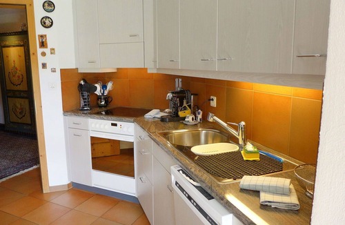 Maloja Apartment | Cosy apartment for 4 people with WIFI, TV, balcony and pets allowed