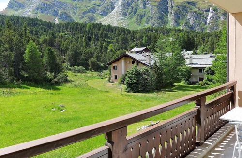 Maloja Apartment | Cosy apartment for 4 people with WIFI, TV, balcony and pets allowed
