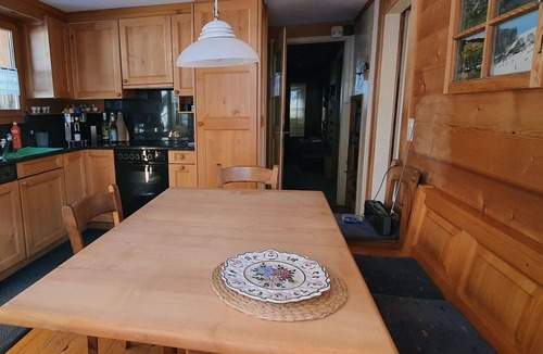 Zweisimmen Apartment | Cosy apartment for 7 guests with WIFI, TV and balcony