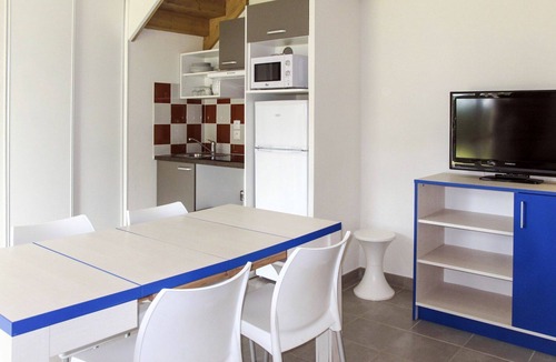 Auberville Apartment | Cosy apartment for 6 guests with WIFI, TV, terrace, pets allowed and parking