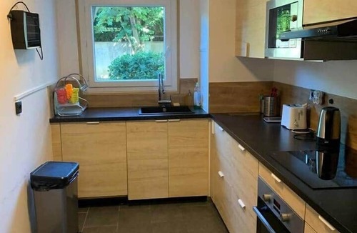 L'Hay-les-Roses Apartment | Cosy apartment + garden 10 min from Paris
