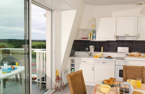 Coex Apartment | Cosy apartment for 6 guests with WIFI, pool, terrace, pets allowed and parking