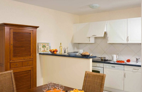 Coex Apartment | Cosy apartment for 6 guests with WIFI, pool, terrace, pets allowed and parking