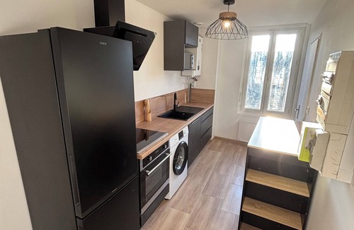 Laval Apartment | Cosy apartment - heart of Laval