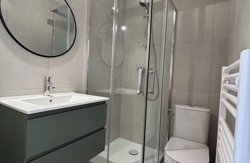 Laval Apartment | Cosy apartment - heart of Laval
