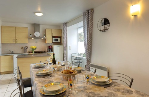 Saint-Meloir-des-Ondes Villa | Cosy apartment in villa for 9 people with WIFI, TV, terrace and parking