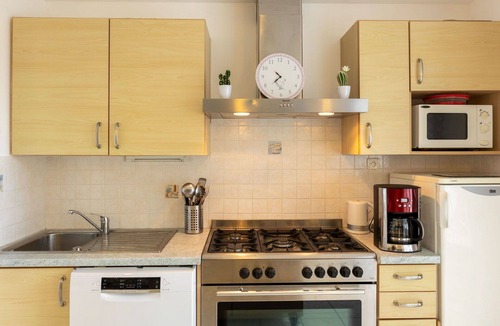 Saint-Meloir-des-Ondes Villa | Cosy apartment in villa for 9 people with WIFI, TV, terrace and parking