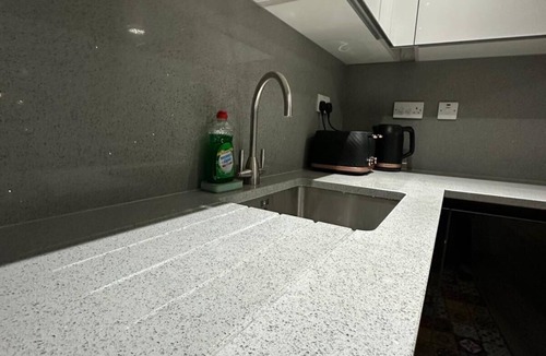 Loxford Apartment | Cosy Apartment in Ilford Lane