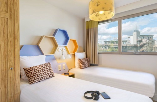 Bailly-Romainvilliers House | Cosy apartment in villa for 4 guests with pool, WIFI, TV, balcony, panoramic view and parking