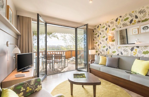 Bailly-Romainvilliers House | Cosy apartment in villa for 4 guests with pool, WIFI, TV, balcony, panoramic view and parking