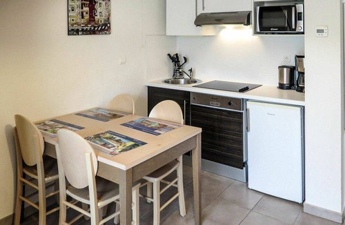 Montignac House | Cosy apartment in villa for 4 people with WIFI, pool, TV, terrace and pets allowed